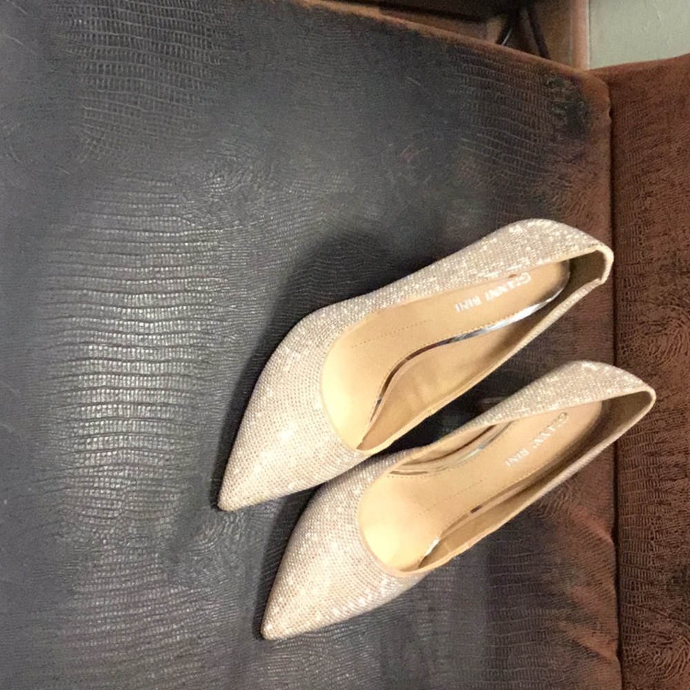 Shoes - Picture 4 of 4